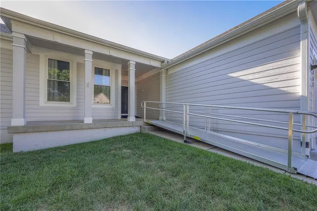 $400,000 | 15403 West 155th Terrace, Olathe, KS 66062