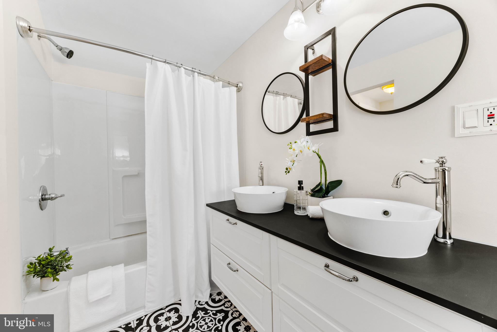 3421 Keswick Road Baltimore, MD 21211 - Photo 18 of 34 3rd floor full bath