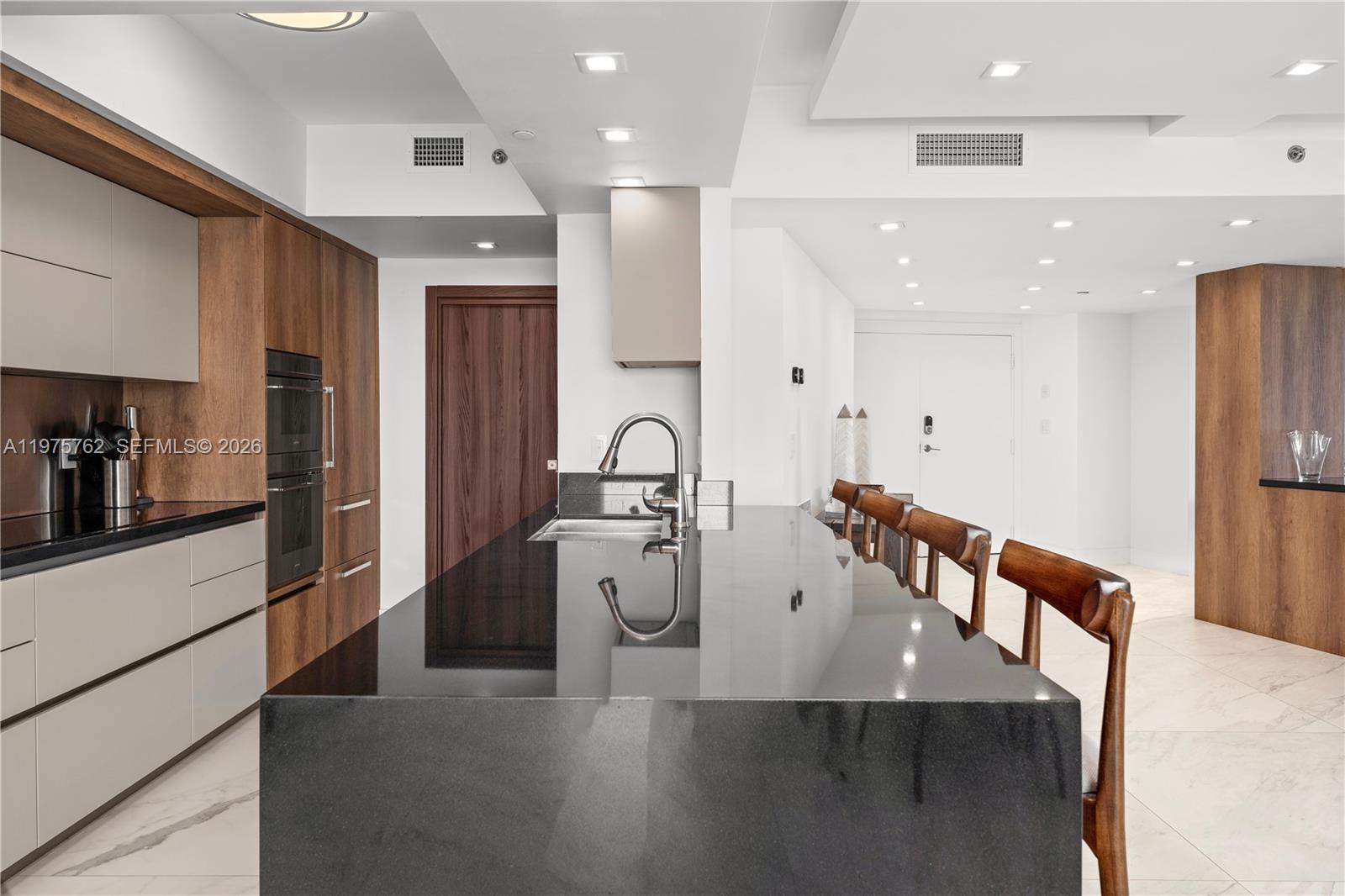 450 Alton Road, Unit 901902 Miami Beach, FL 33139 - Photo 14 of 92