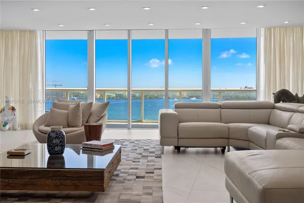 $40,000 | 450 Alton Road, Unit 901902, Miami Beach, FL 33139