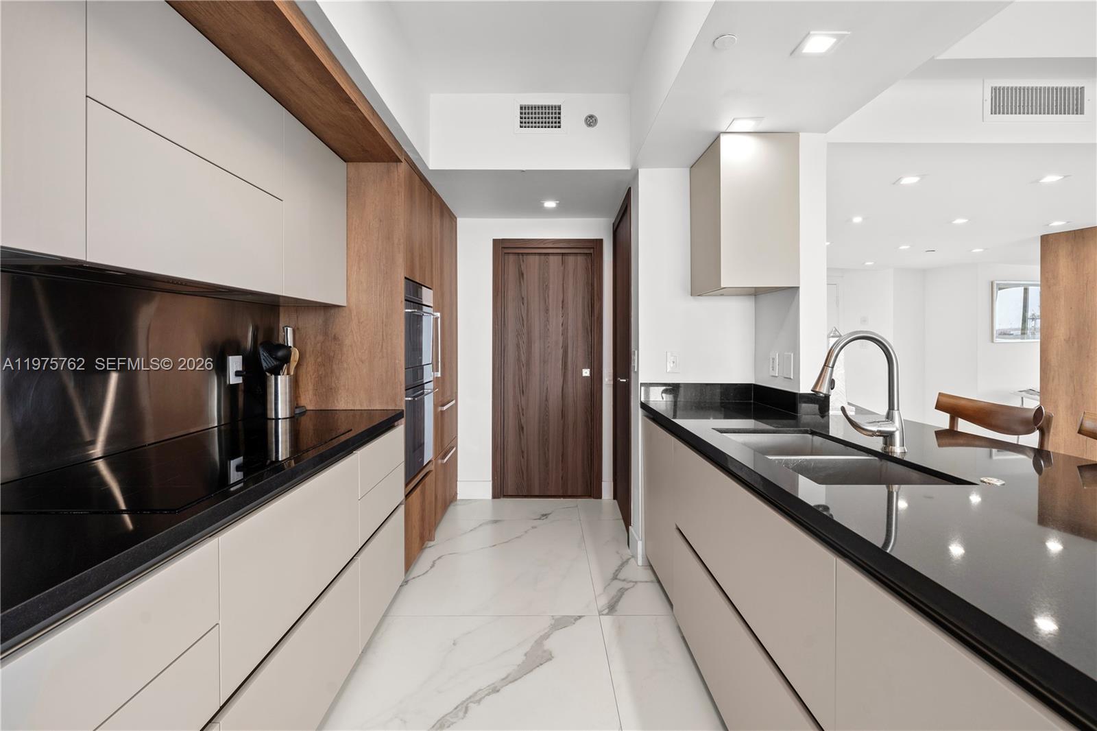 450 Alton Road, Unit 901902 Miami Beach, FL 33139 - Photo 6 of 92