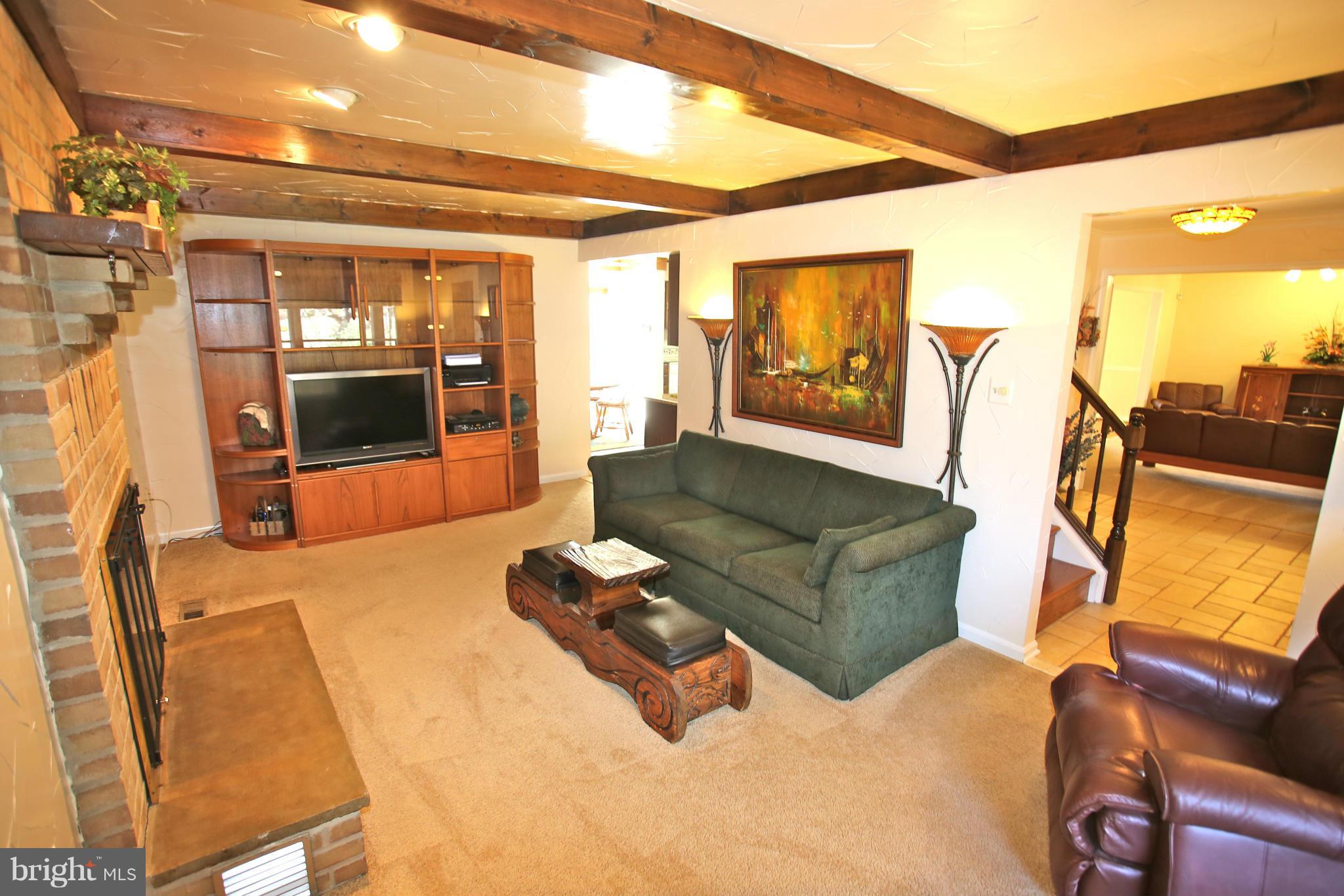 15230 Baughman Drive Silver Spring, MD 20906 - Photo 11 of 29 Living Room