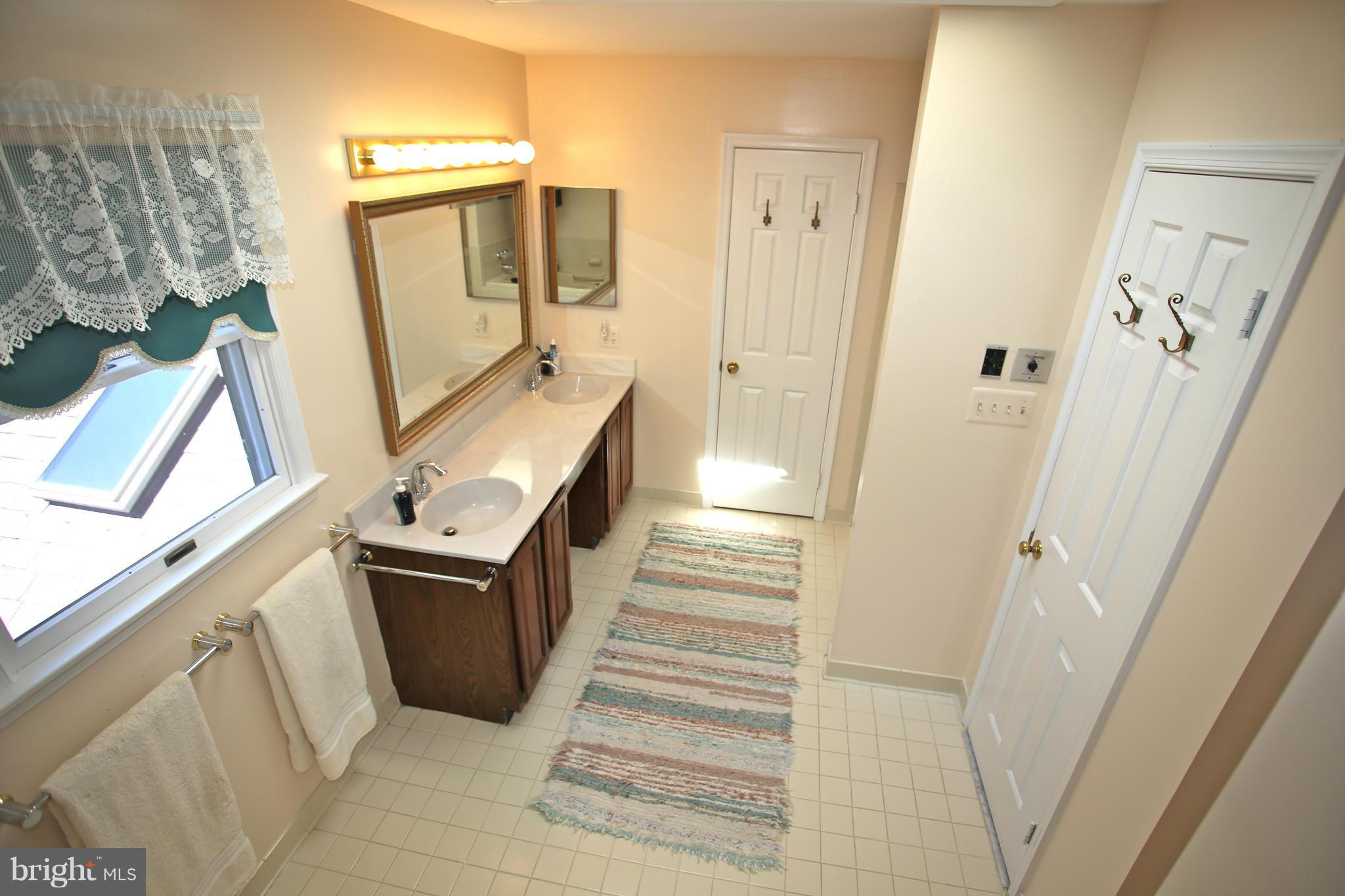 15230 Baughman Drive Silver Spring, MD 20906 - Photo 23 of 29 Bath (Master)