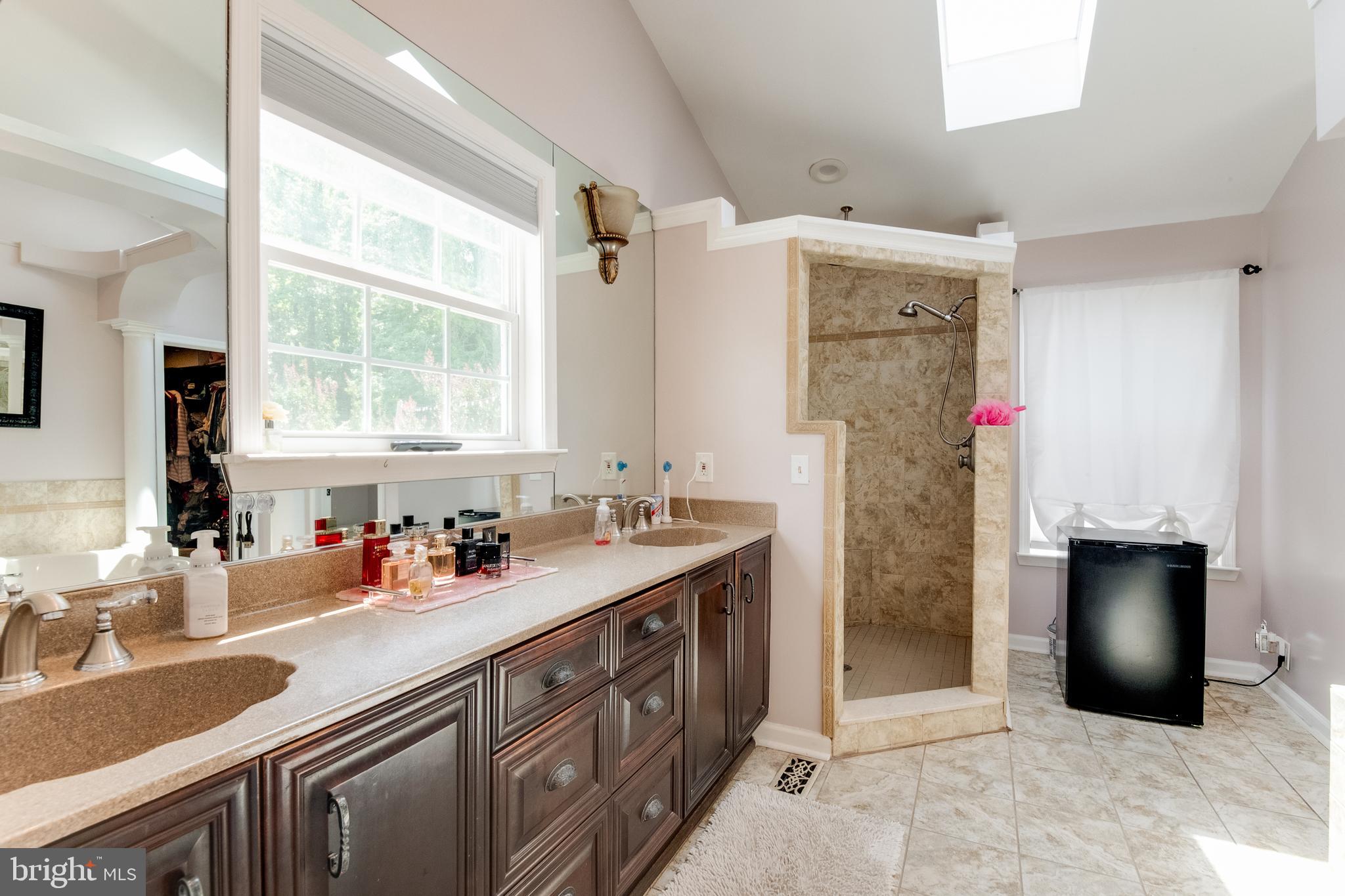 8305 Ventnor Road Pasadena, MD 21122 - Photo 23 of 70 SPA BATH in OWNERS SUITE