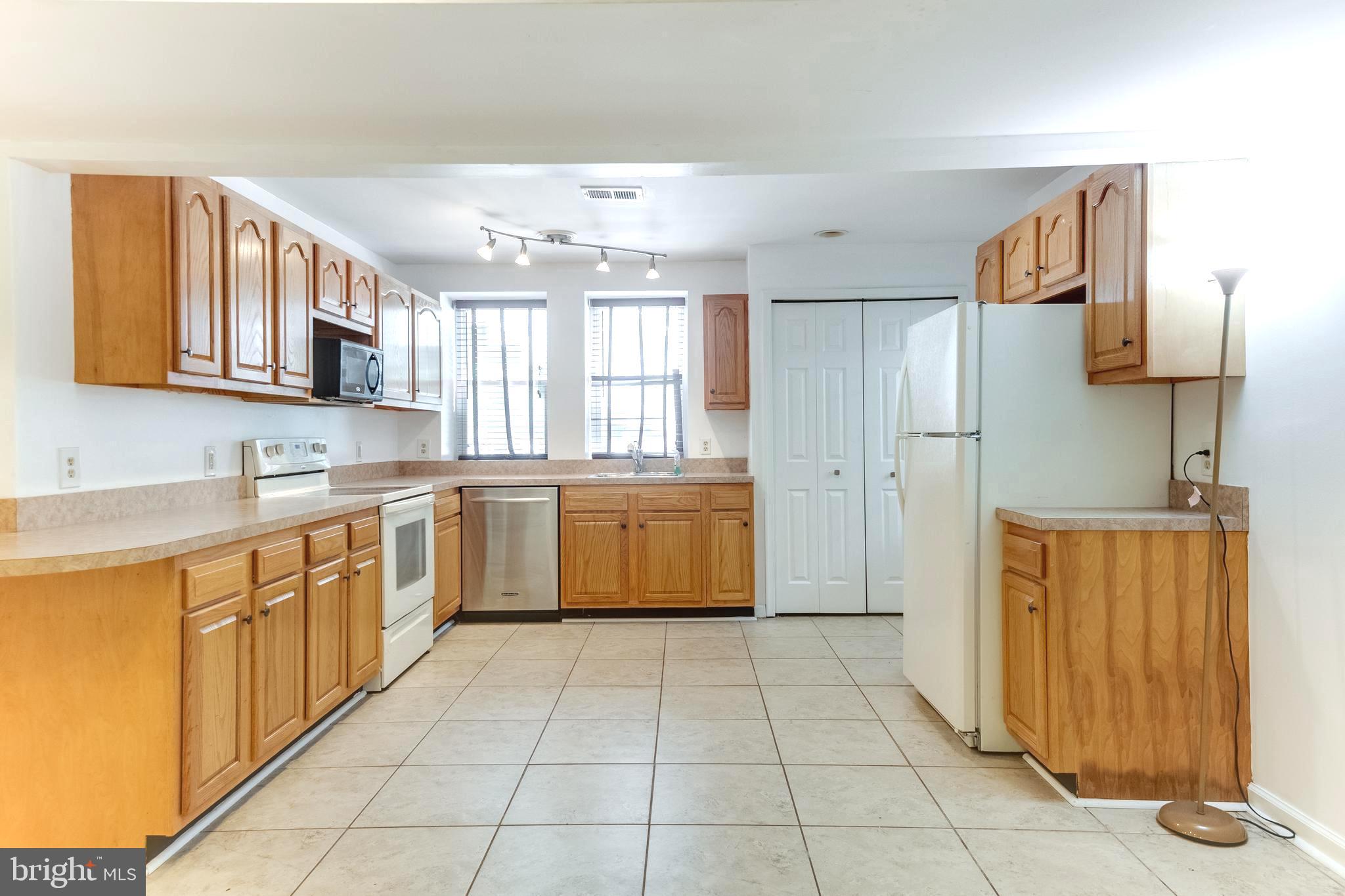 8305 Ventnor Road Pasadena, MD 21122 - Photo 40 of 70 Full kitchen in IN-LAW SUITE