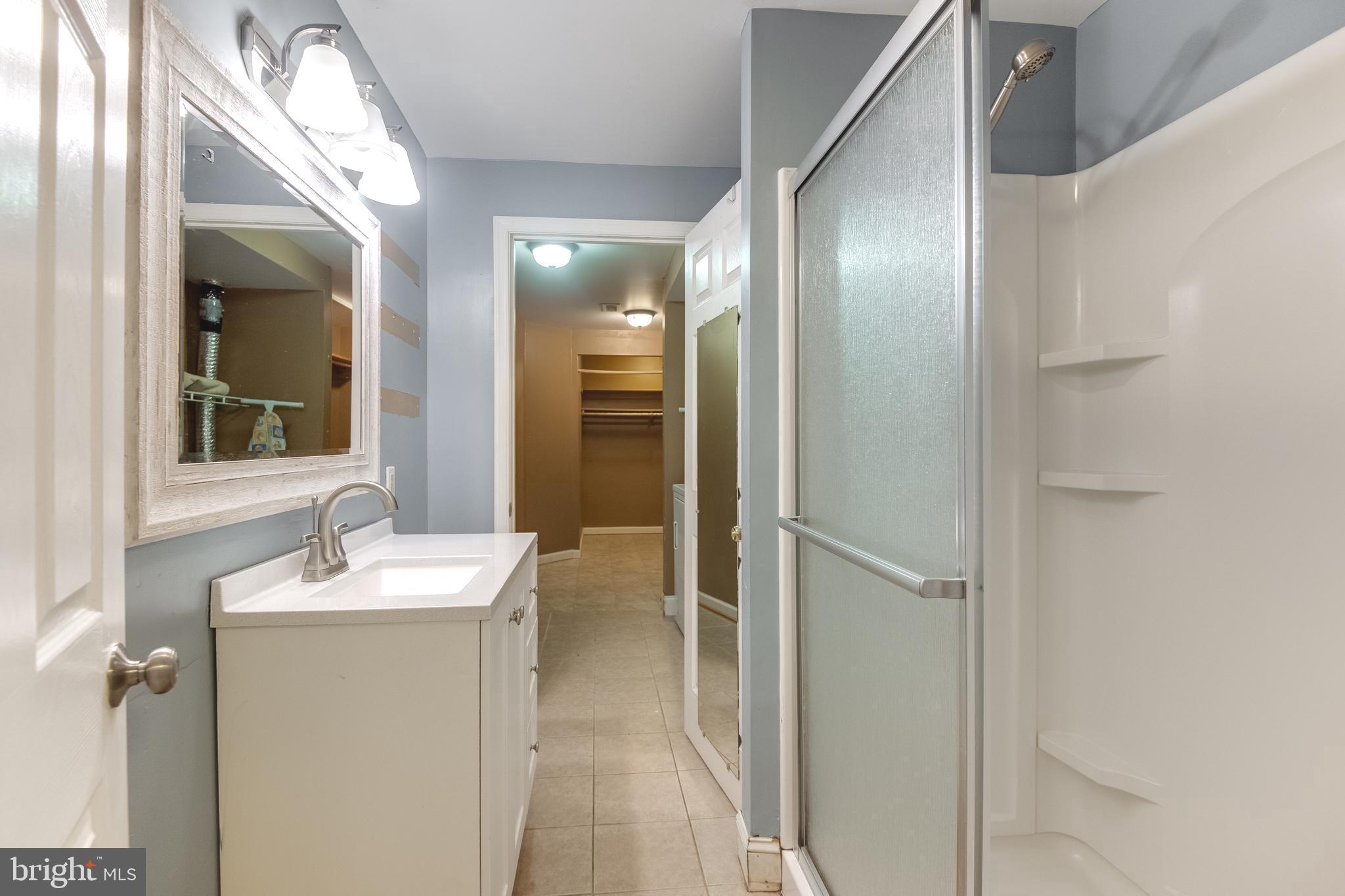 8305 Ventnor Road Pasadena, MD 21122 - Photo 50 of 70 FULL bathroom in the in-law suite