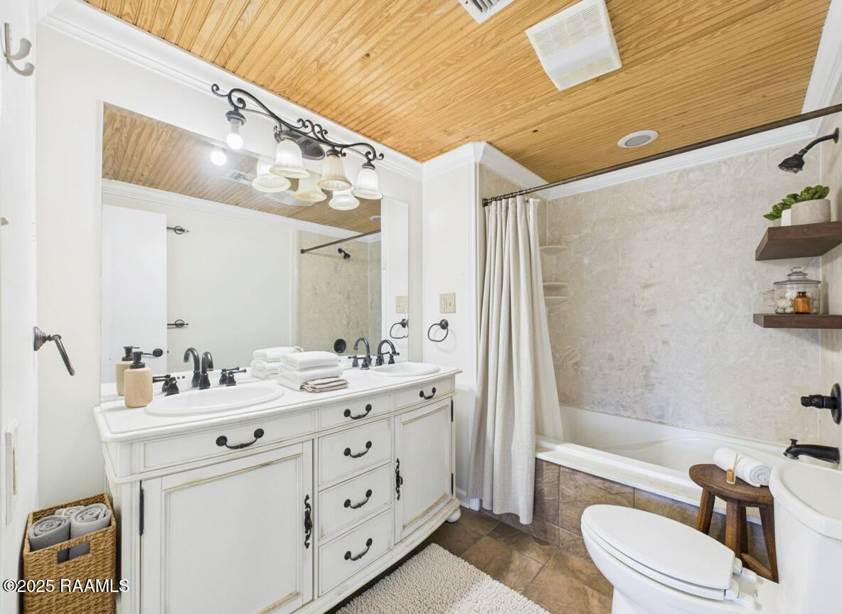 112 Marla Street Lafayette, LA 70508 - Photo 14 of 26 Bathroom