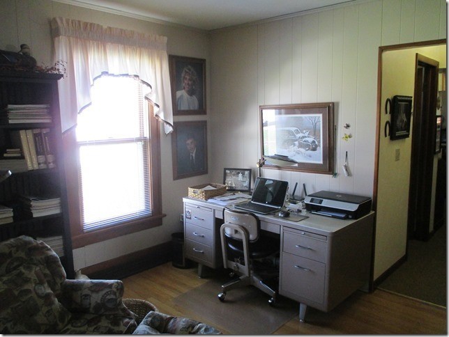 24890 Star Road Tampico, IL 61283 - Photo 16 of 26 a room with furniture and window