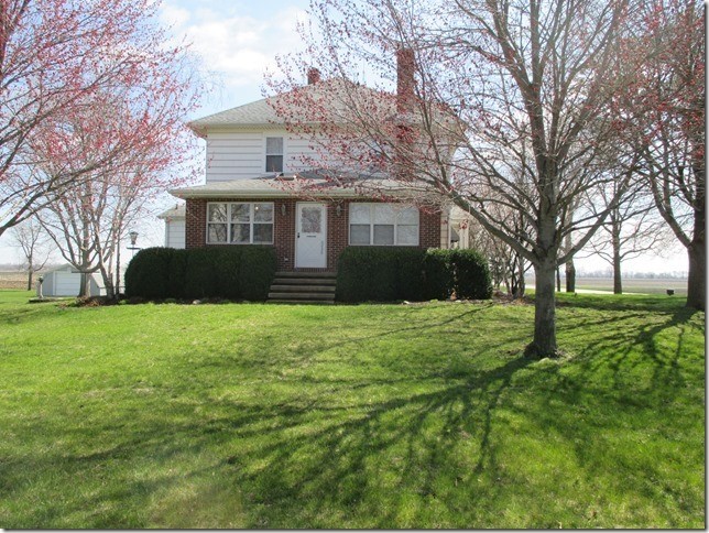 24890 Star Road Tampico, IL 61283 - Photo 2 of 26 a front view of a house with a yard