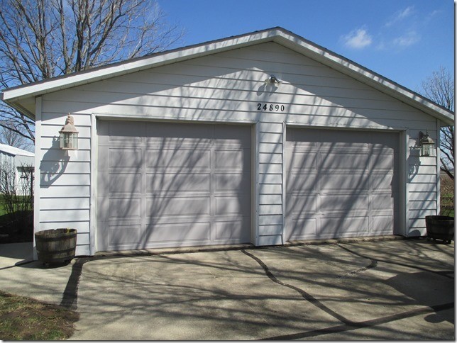 24890 Star Road Tampico, IL 61283 - Photo 3 of 26 a front view of a house