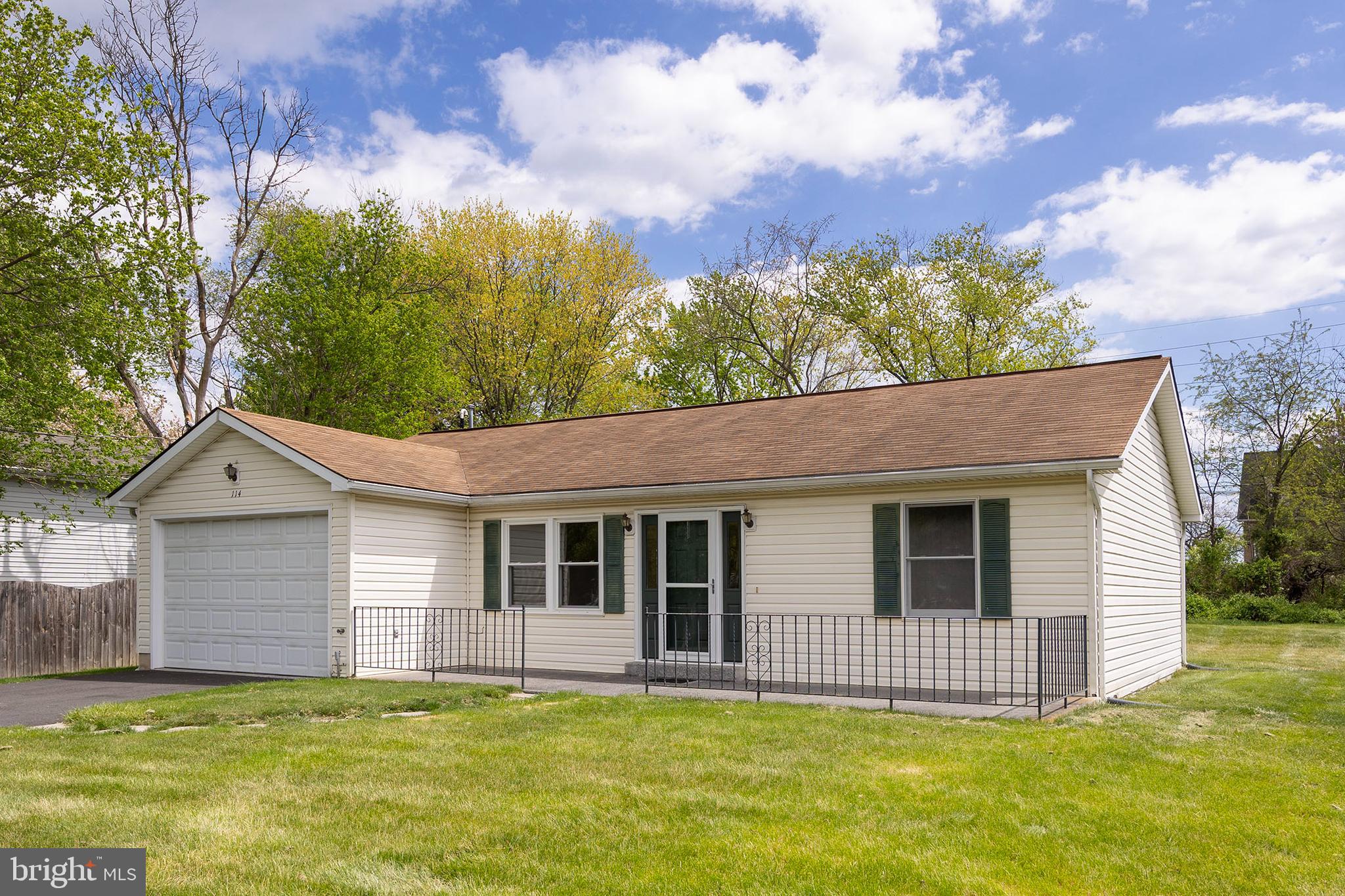114 Pioneers Road Winchester, VA 22602 - Photo 2 of 28