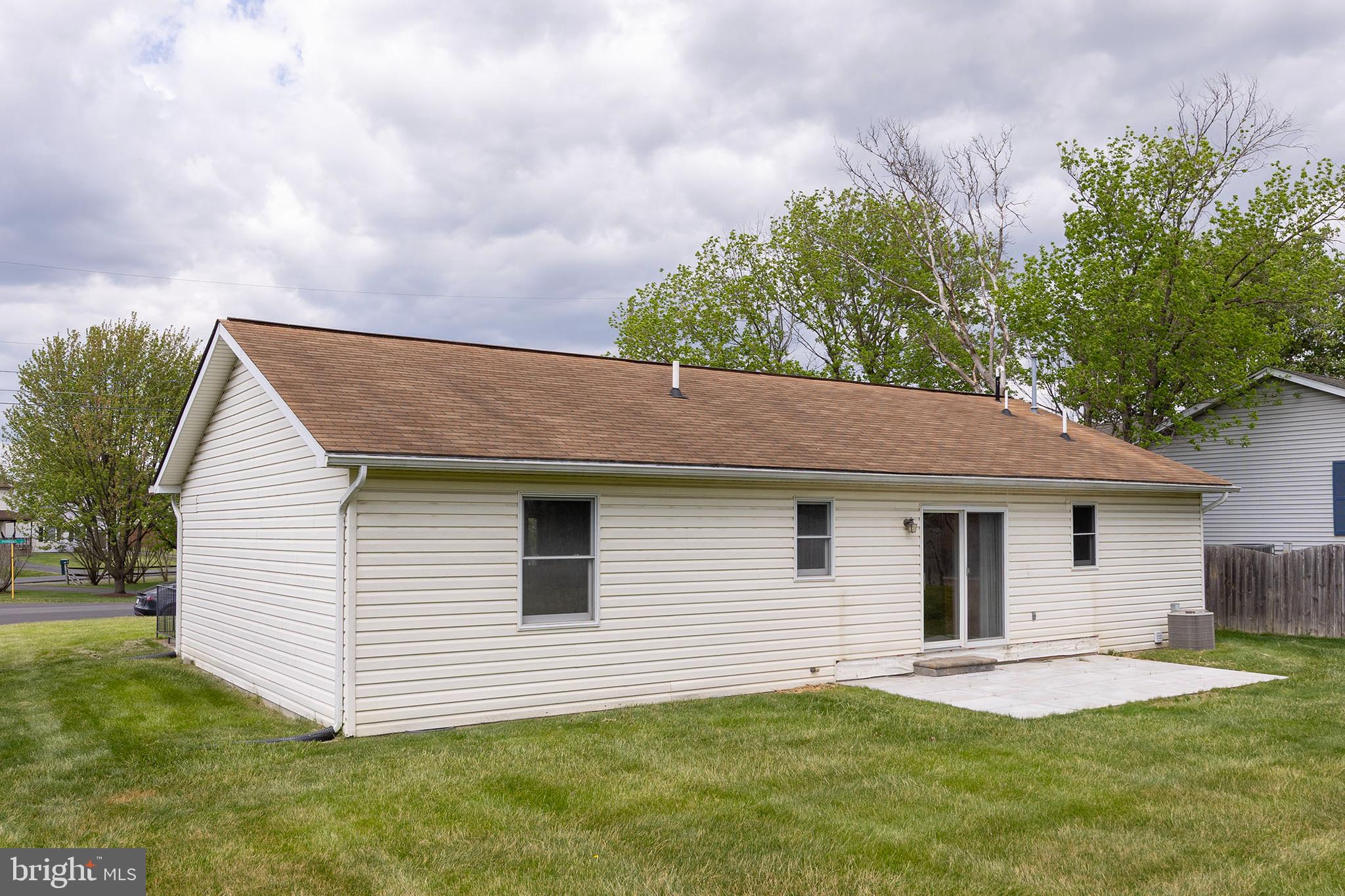 114 Pioneers Road Winchester, VA 22602 - Photo 4 of 28