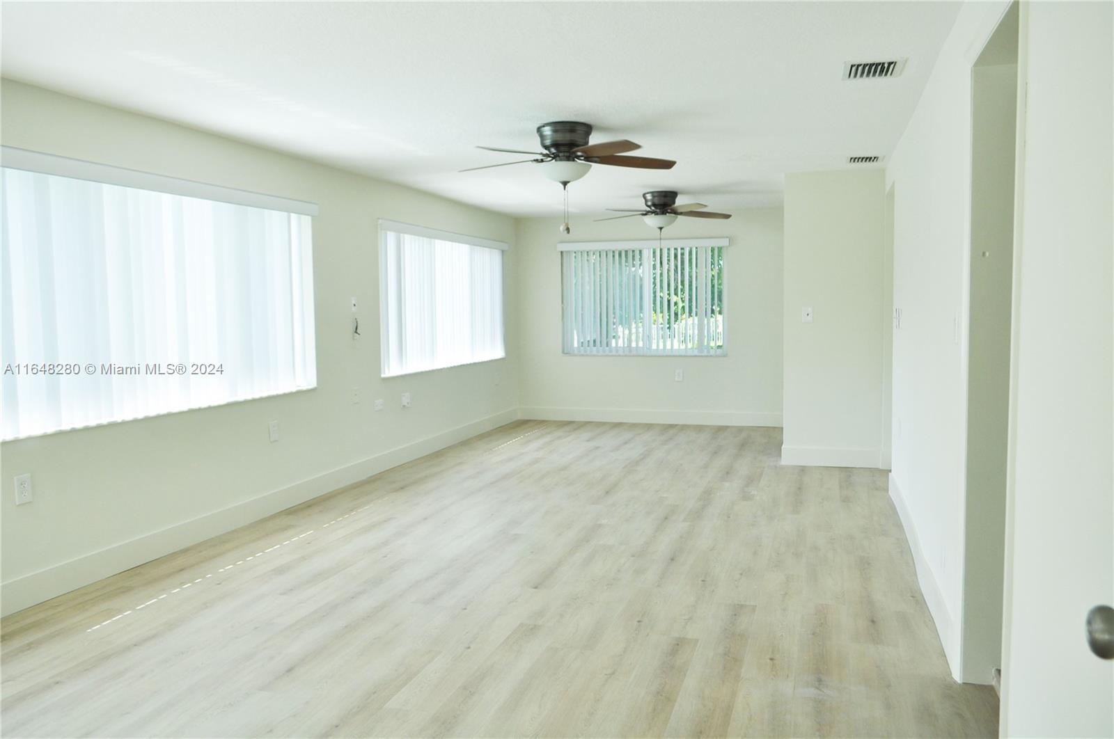 4940 Northeast 28th Avenue Lighthouse Point, FL 33064 - Photo 4 of 13