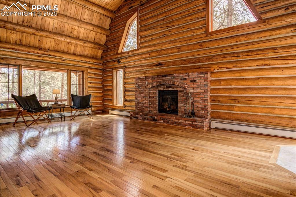 17940 Smugglers Road Monument, CO 80132 - Photo 8 of 40 Lots of sunlight!