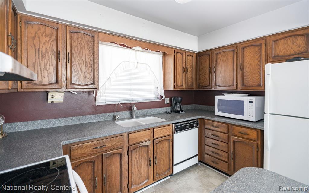 3506 Moberly Road Commerce Township, MI 48382 - Photo 8 of 37