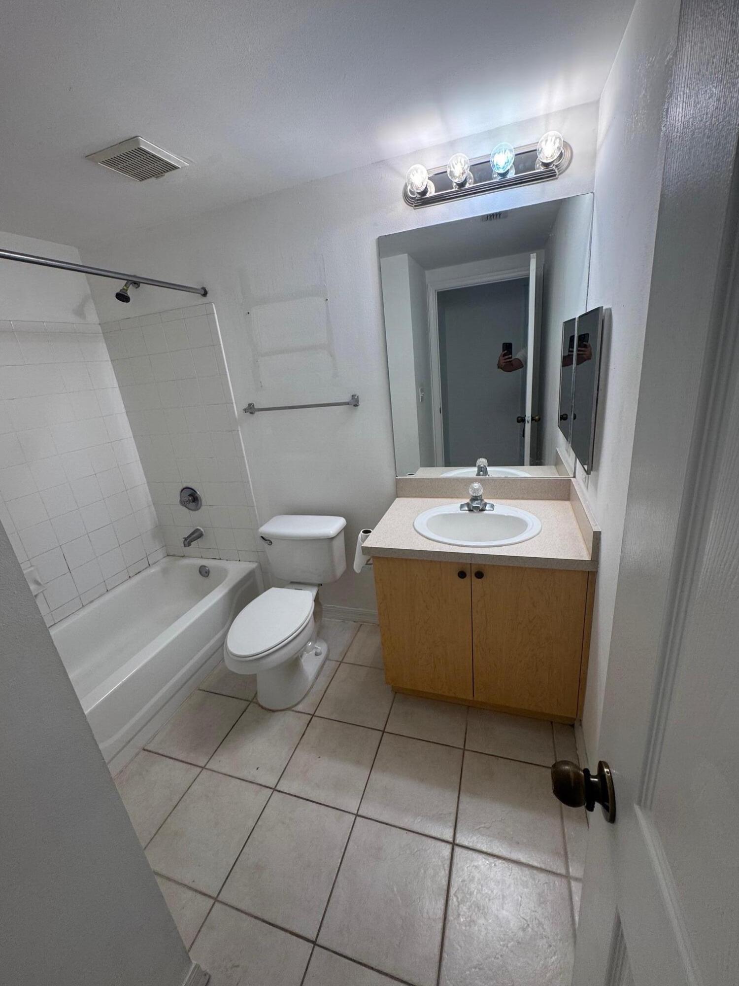 10330 Fox Trail Road South, Unit 1206 West Palm Beach, FL 33411 - Photo 7 of 11 1206 11