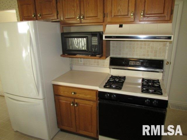 5641 North Hamilton Road Peoria, IL 61614 - Photo 11 of 35 Gallery Image 11