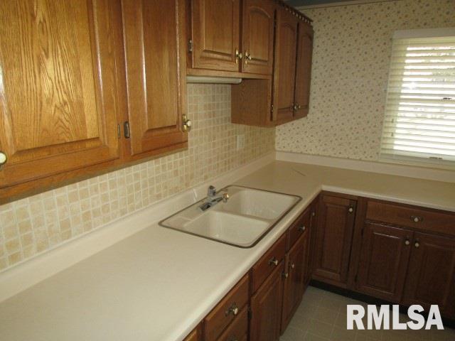 5641 North Hamilton Road Peoria, IL 61614 - Photo 8 of 35 Gallery Image 8
