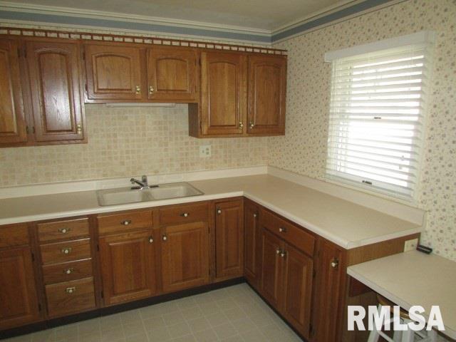 5641 North Hamilton Road Peoria, IL 61614 - Photo 9 of 35 Gallery Image 9