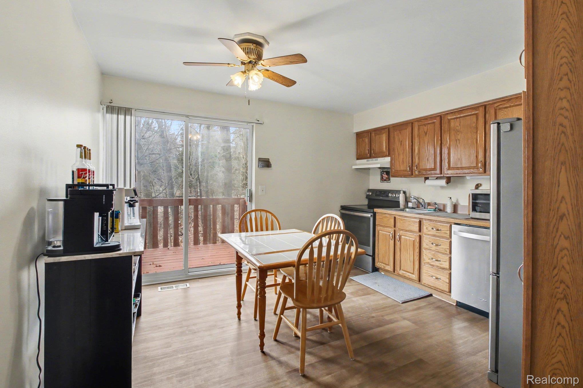 616 Rickett Road, Unit 118 Brighton, MI 48116 - Photo 7 of 21 010_file_1502.jpg