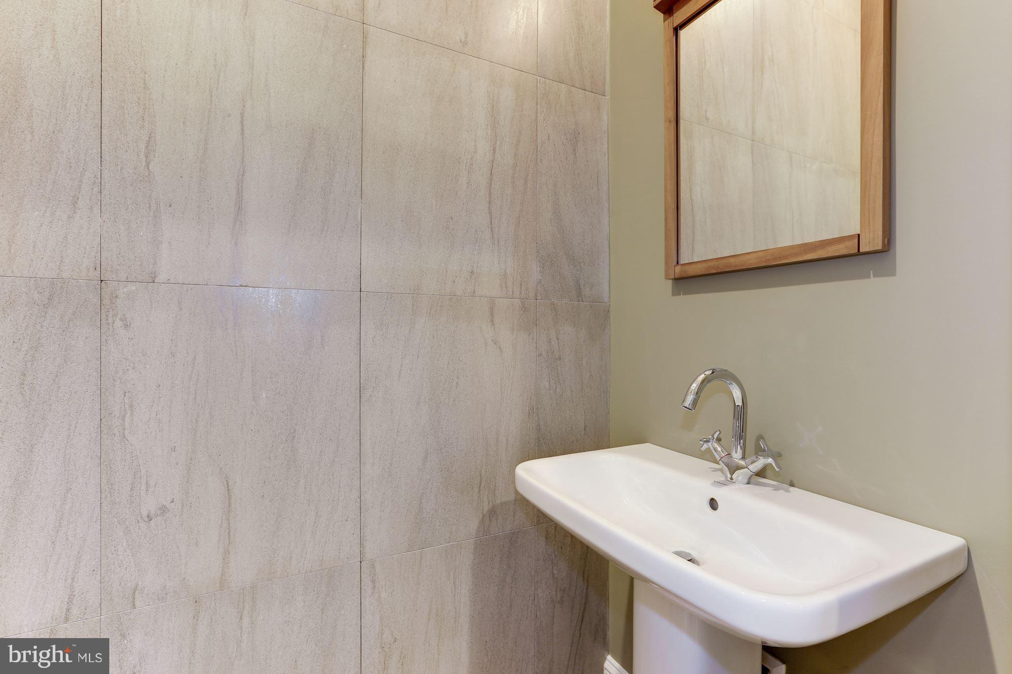 2000 Scroggins Road Alexandria, VA 22302 - Photo 12 of 30 MAIN LEVEL HALF BATH