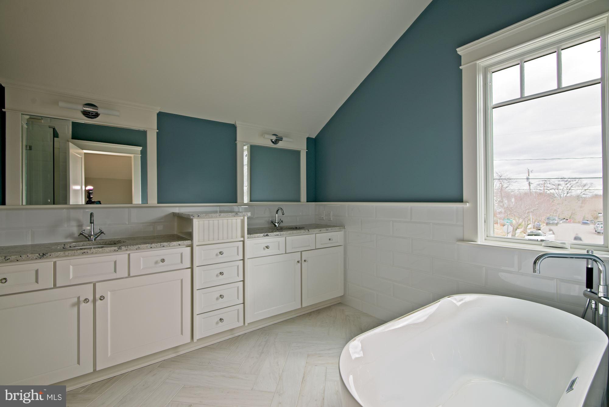 2000 Scroggins Road Alexandria, VA 22302 - Photo 17 of 30 MASTER BATHROOM