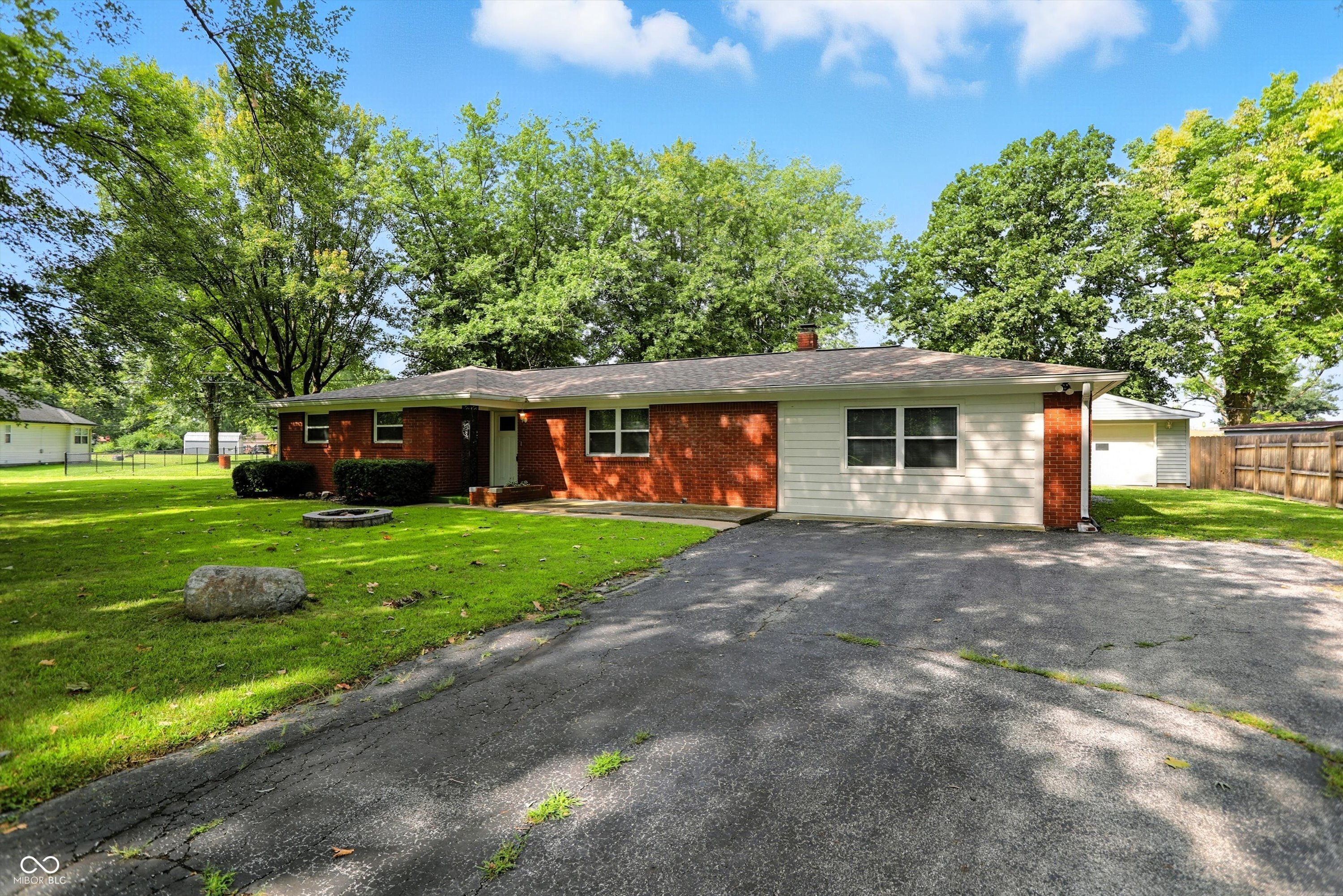 4214 Solun Road Indianapolis, IN 46221 - Photo 3 of 46 Gallery Image 3