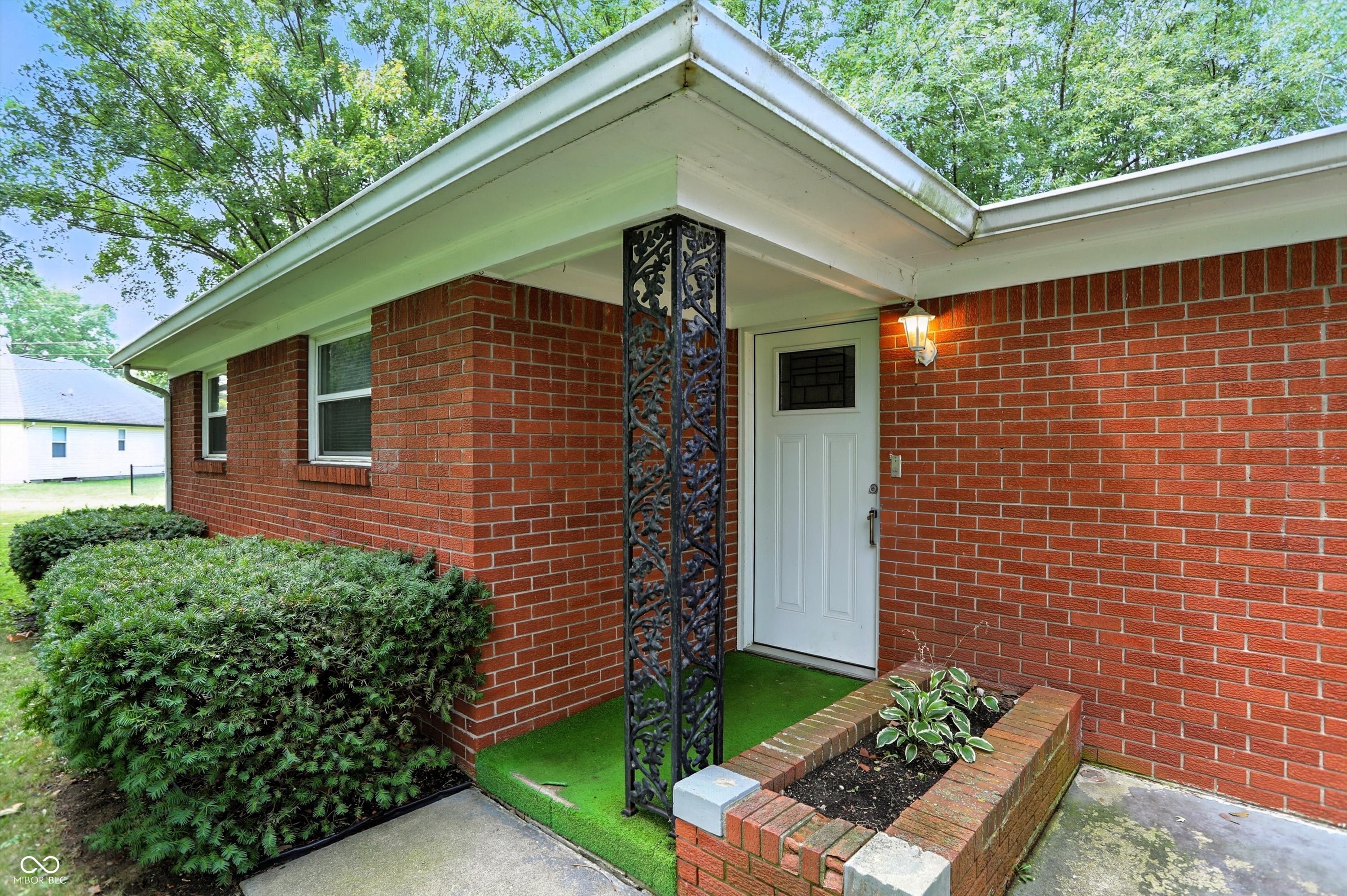 4214 Solun Road Indianapolis, IN 46221 - Photo 4 of 46 Gallery Image 4