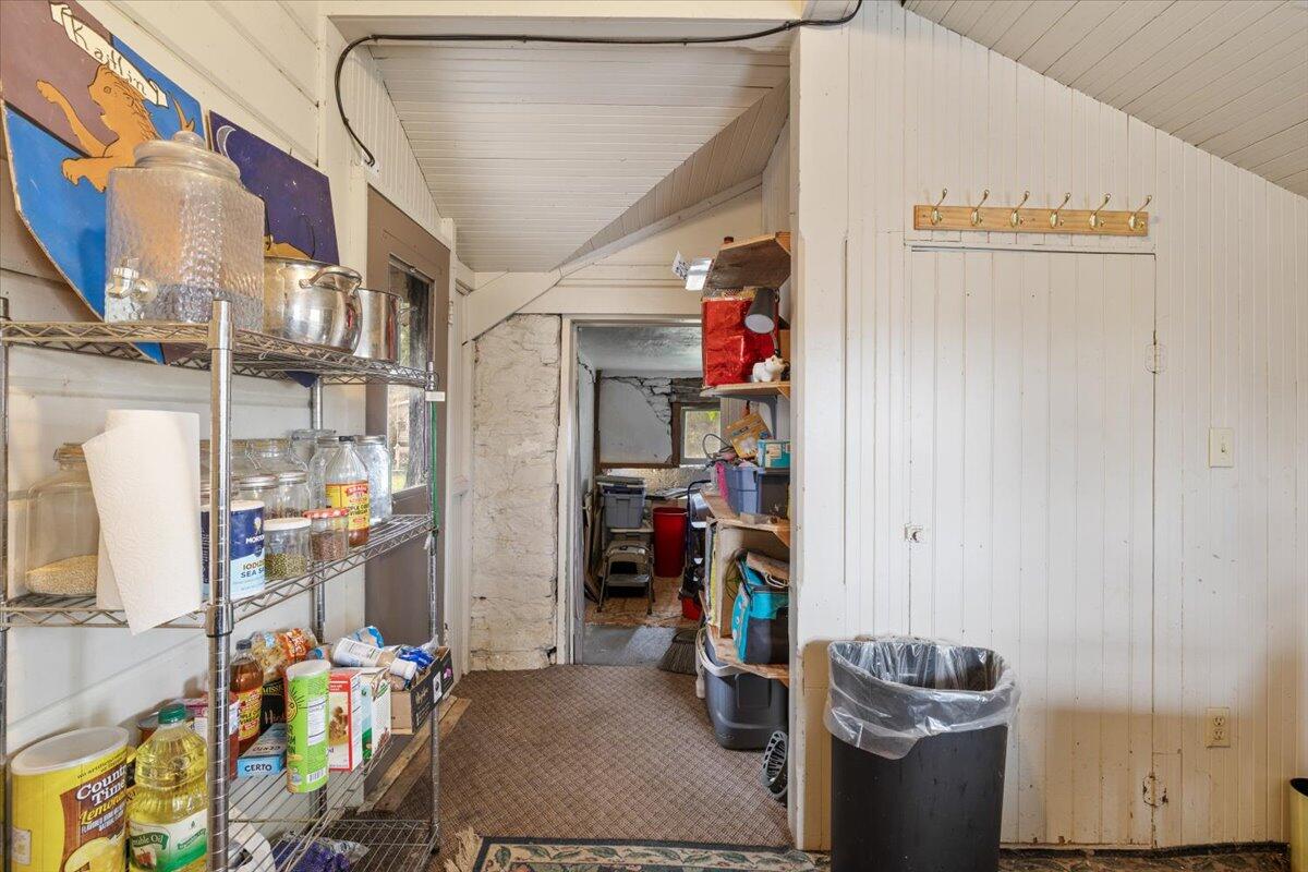 3072 Griffin Creek Road Medford, OR 97501 - Photo 35 of 56 34-CI_3635