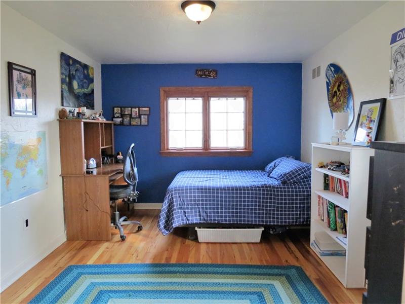 419 Goldsmith Road Pittsburgh, PA 15237 - Photo 14 of 25 SECOND BEDROOM WITH HARDWOOD FLOOR AND HAS IT'S OWN FULL BATH.