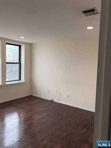 $2,600 | 109 Grand Avenue, Unit 3B, Englewood, NJ 07631