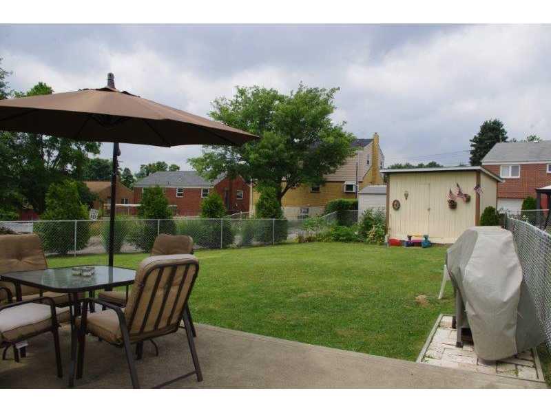 395 Wheeler Avenue McKees Rocks, PA 15136 - Photo 11 of 12 Yard/Garden.