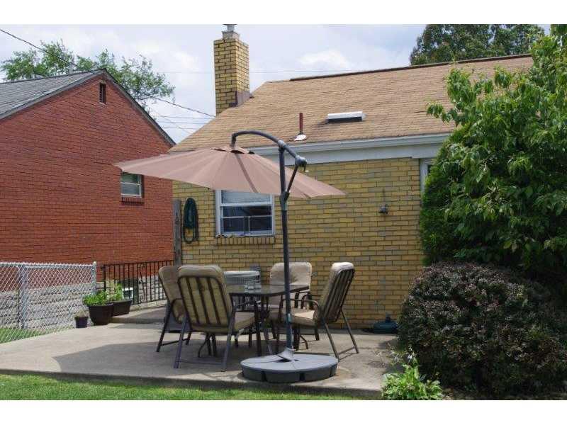 395 Wheeler Avenue McKees Rocks, PA 15136 - Photo 8 of 12 Patio/Deck.