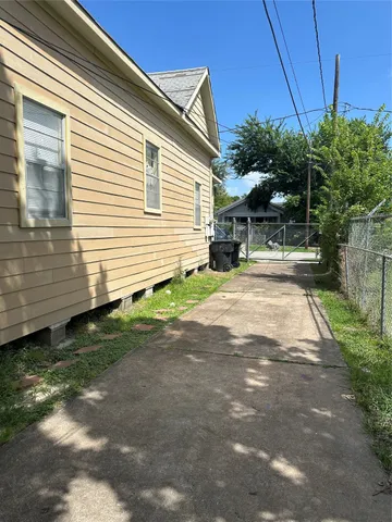 $975 | 404 James, Houston, TX 77009