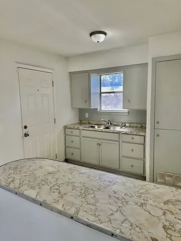 $975 | 404 James, Houston, TX 77009