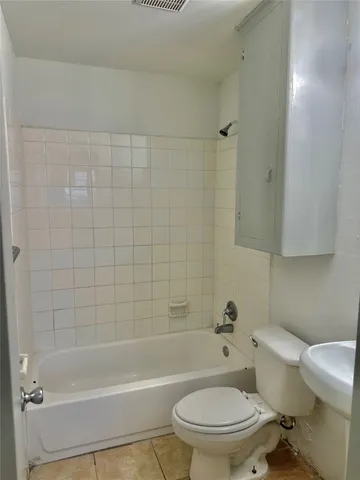 $975 | 404 James, Houston, TX 77009