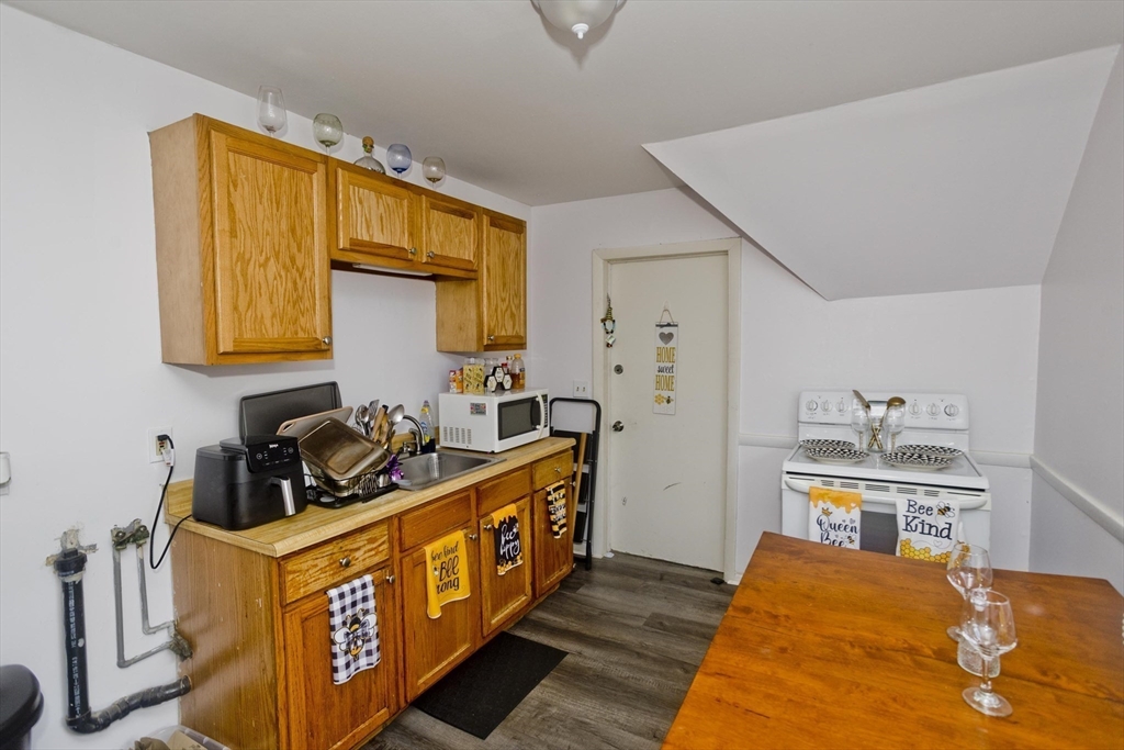 90 Andrew Street Springfield, MA 01109 - Photo 19 of 26