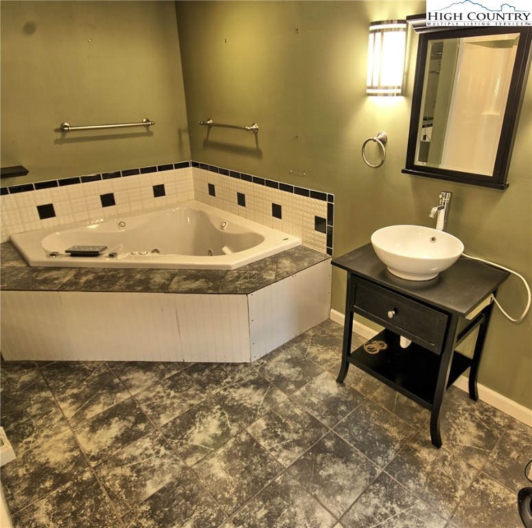 190 Beau Rivage Drive Crumpler, NC 28617 - Photo 11 of 31 Gallery Image 11