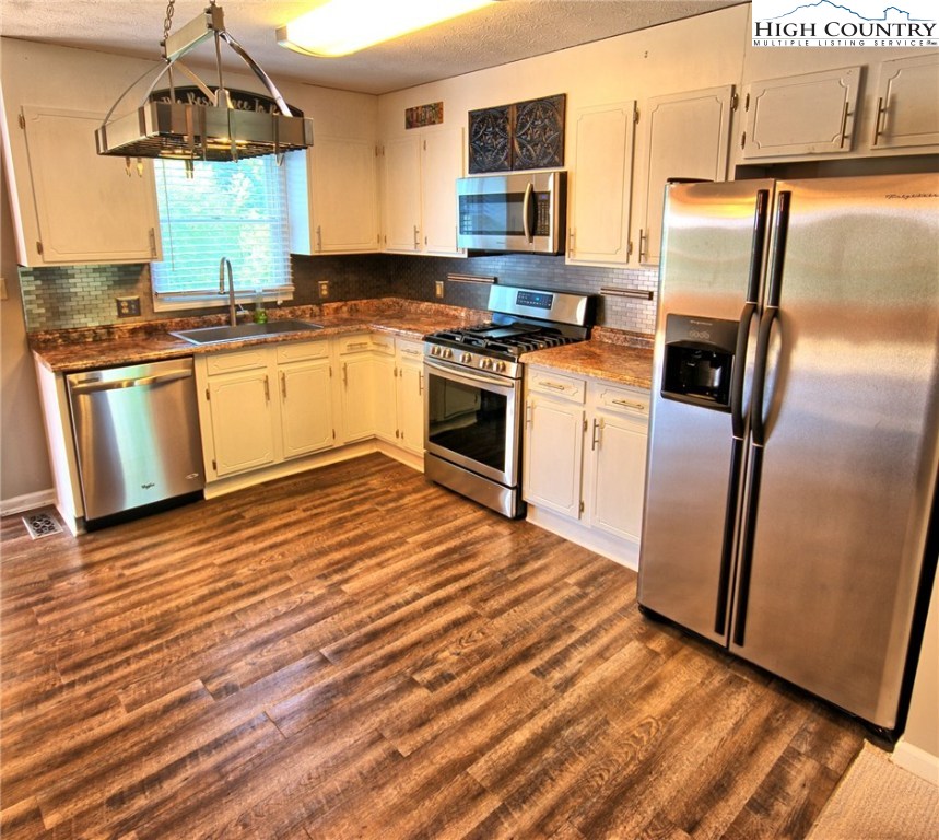 190 Beau Rivage Drive Crumpler, NC 28617 - Photo 6 of 31 Gallery Image 6