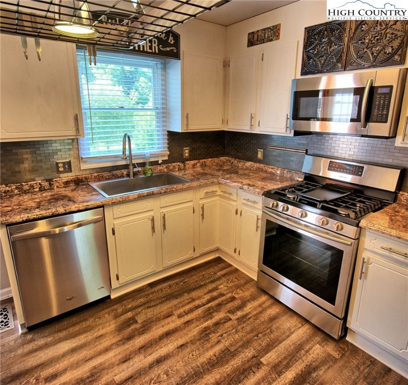 190 Beau Rivage Drive Crumpler, NC 28617 - Photo 7 of 31 Gallery Image 7