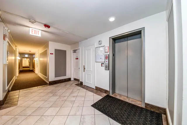 $2,200 | 5300 Carriageway Drive, Unit 107, Rolling Meadows, IL 60008