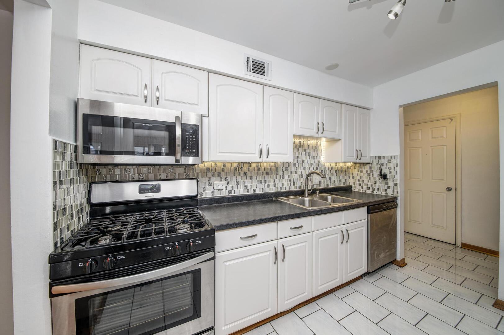 5300 Carriageway Drive, Unit 107 Rolling Meadows, IL 60008 - Photo 3 of 17