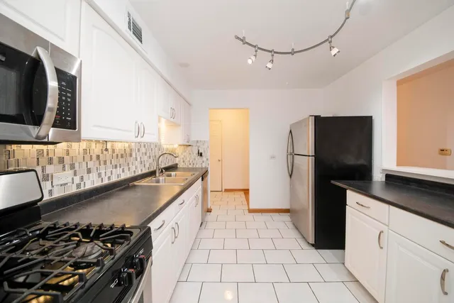 $2,200 | 5300 Carriageway Drive, Unit 107, Rolling Meadows, IL 60008