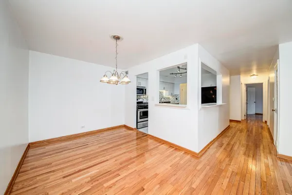 $2,200 | 5300 Carriageway Drive, Unit 107, Rolling Meadows, IL 60008