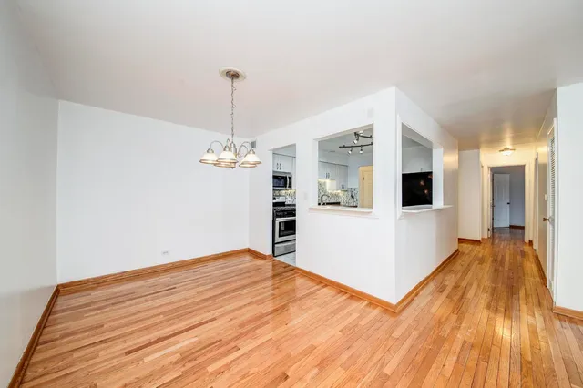 $2,200 | 5300 Carriageway Drive, Unit 107, Rolling Meadows, IL 60008