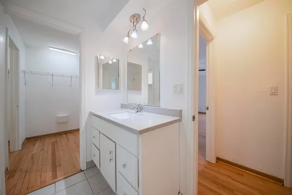 $2,200 | 5300 Carriageway Drive, Unit 107, Rolling Meadows, IL 60008