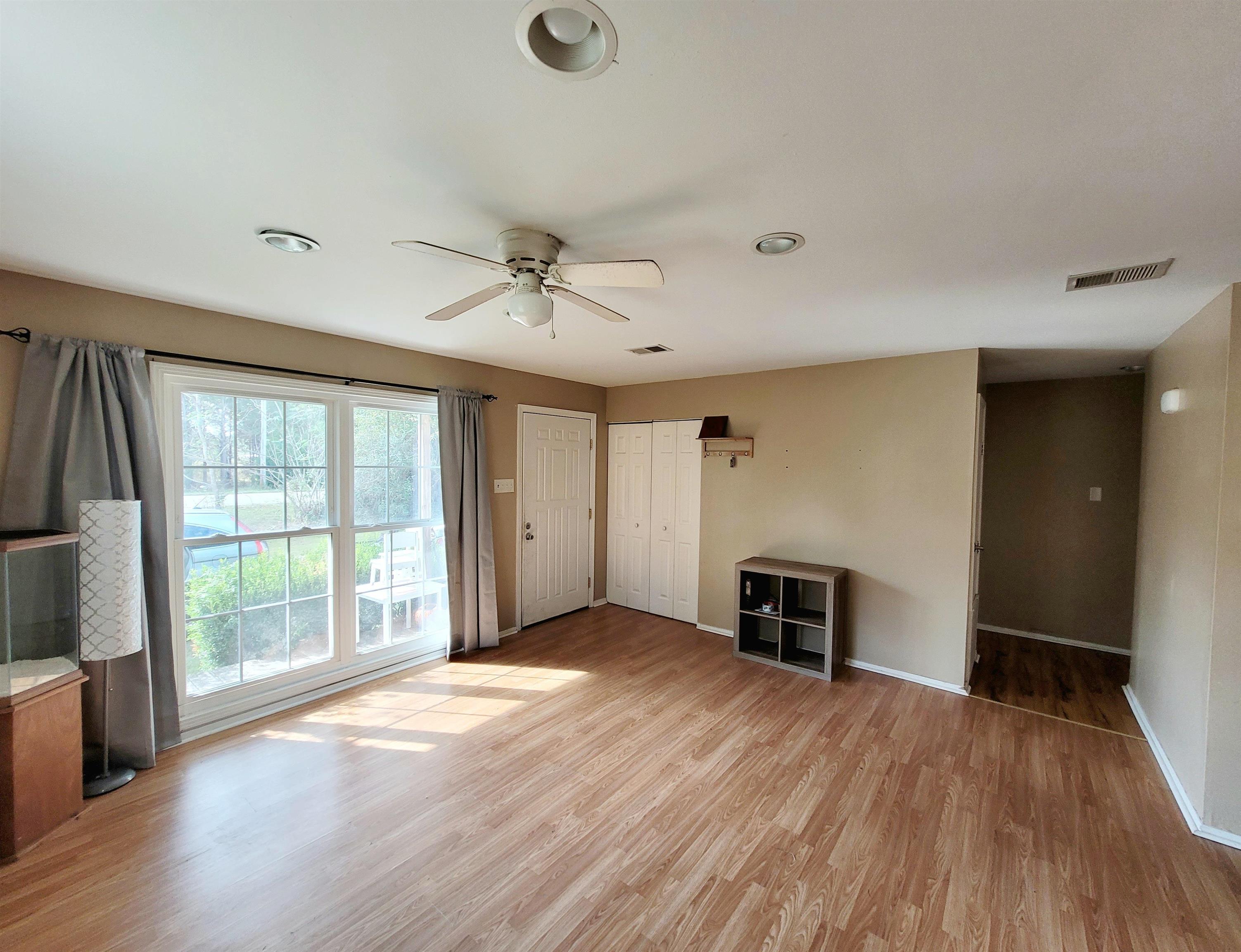35920 County Road 39 Stapleton, AL 36578 - Photo 3 of 16 Living Room