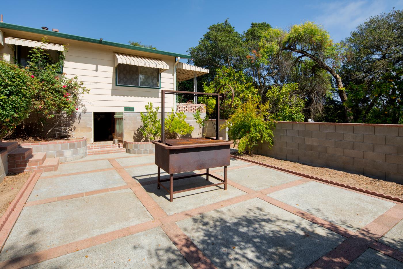 7600 Pine Tree Way Salinas, CA 93907 - Photo 21 of 43 a building outdoor space with patio furniture and potted plants