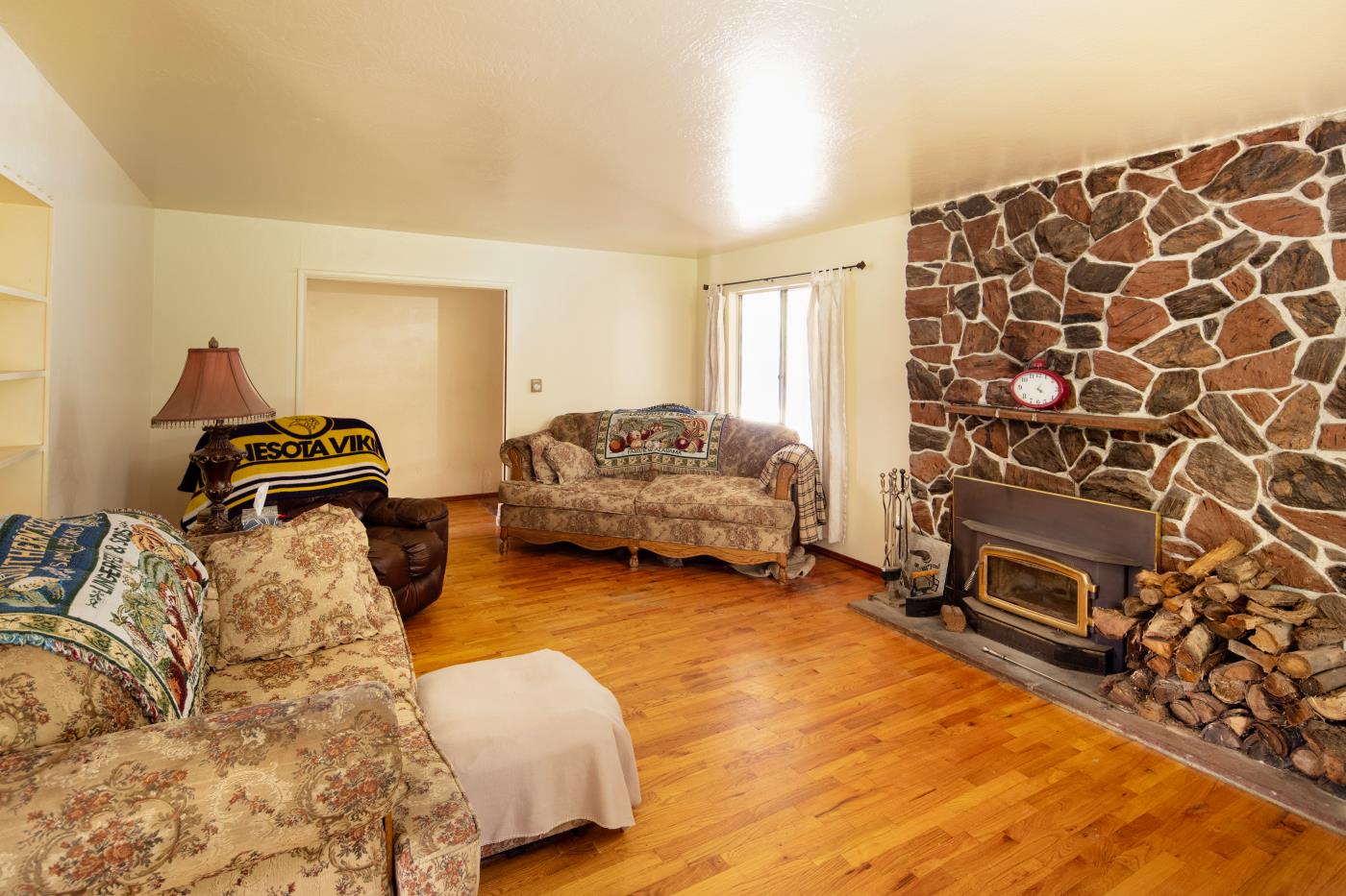 7600 Pine Tree Way Salinas, CA 93907 - Photo 37 of 43 a living room with furniture and a flat screen tv