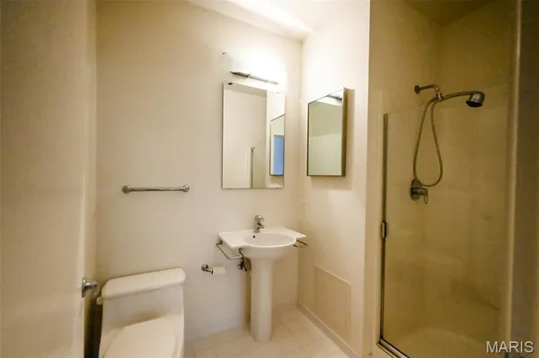 $1,900 | 1010 St Charles Street, Unit 1002, St. Louis, MO 63101